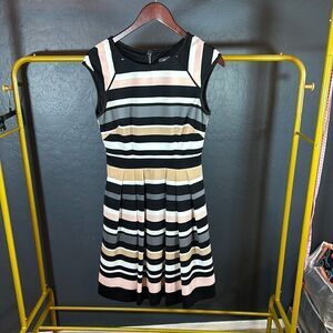 Vince Camuto Black and White Fit and Flare Sleeveless Dress for Casual Occasions